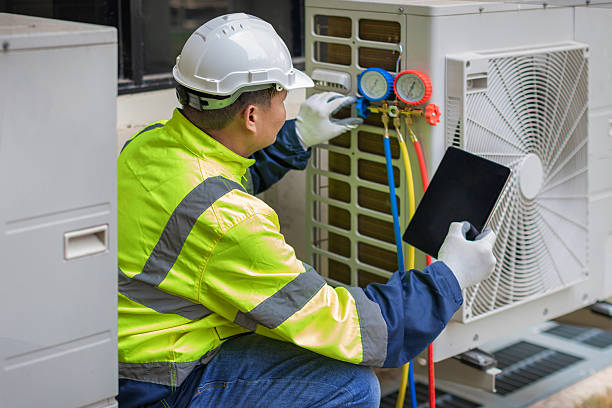 Professional Hvac technician working in Baileyton, AL